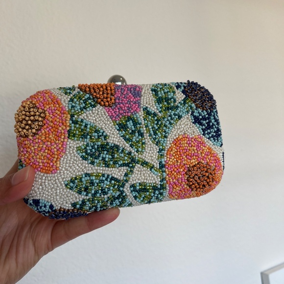 Multi-beaded clutch - Picture 5 of 16